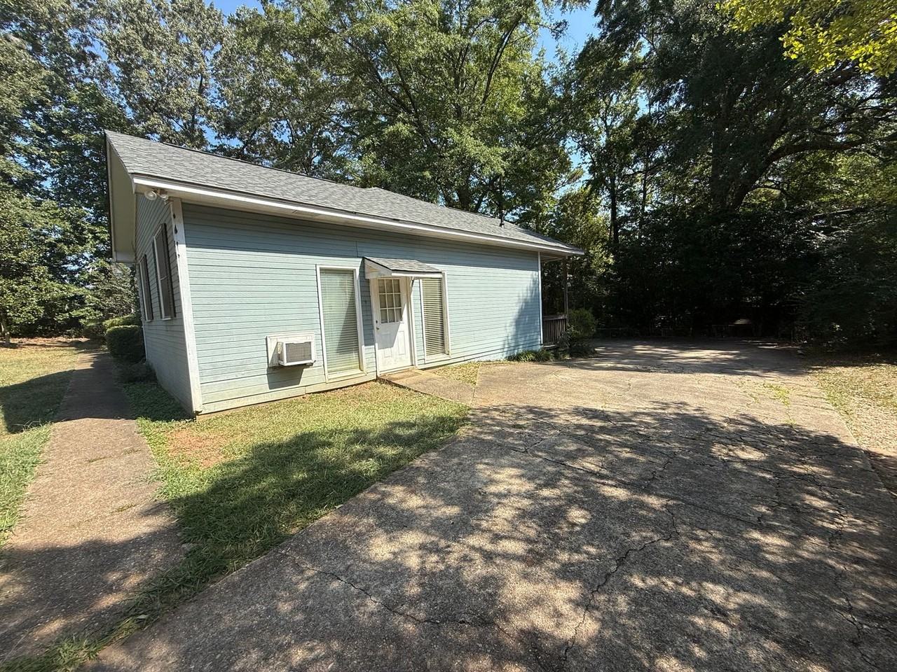 1402 Northgate Dr - Photo 3 of 17