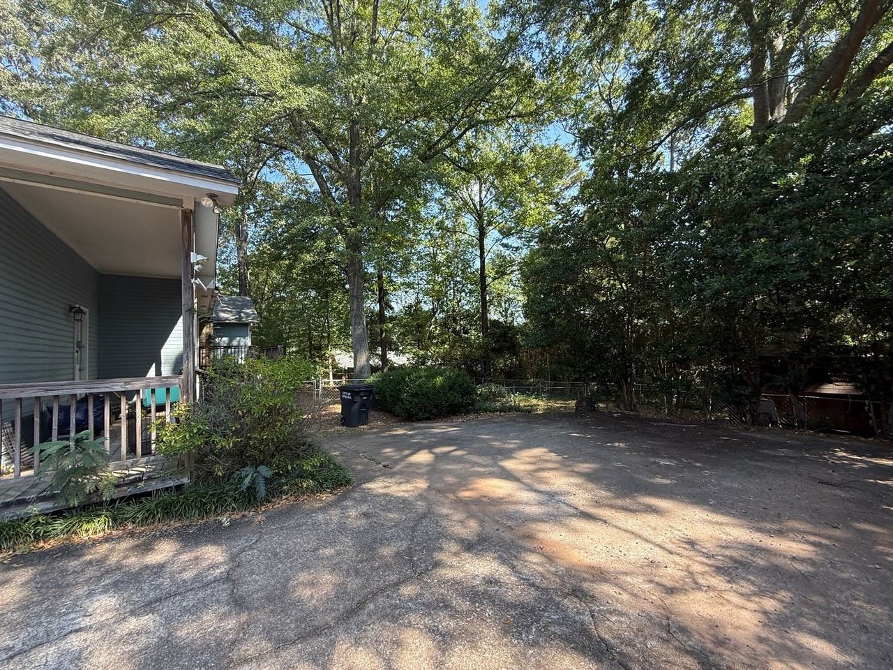 1402 Northgate Dr - Photo 4 of 17