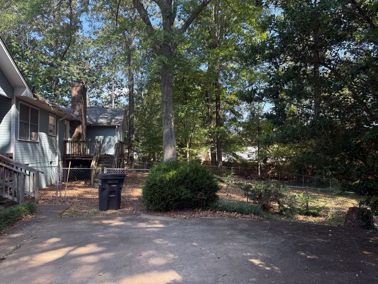 1402 Northgate Dr - Photo 5 of 17