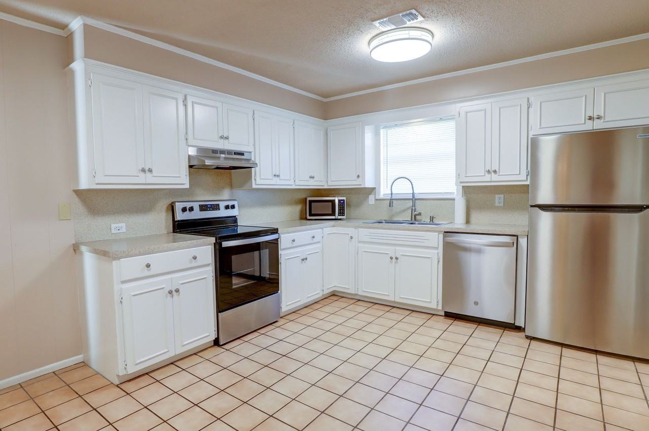 4005 Pecos St - Photo 4 of 12