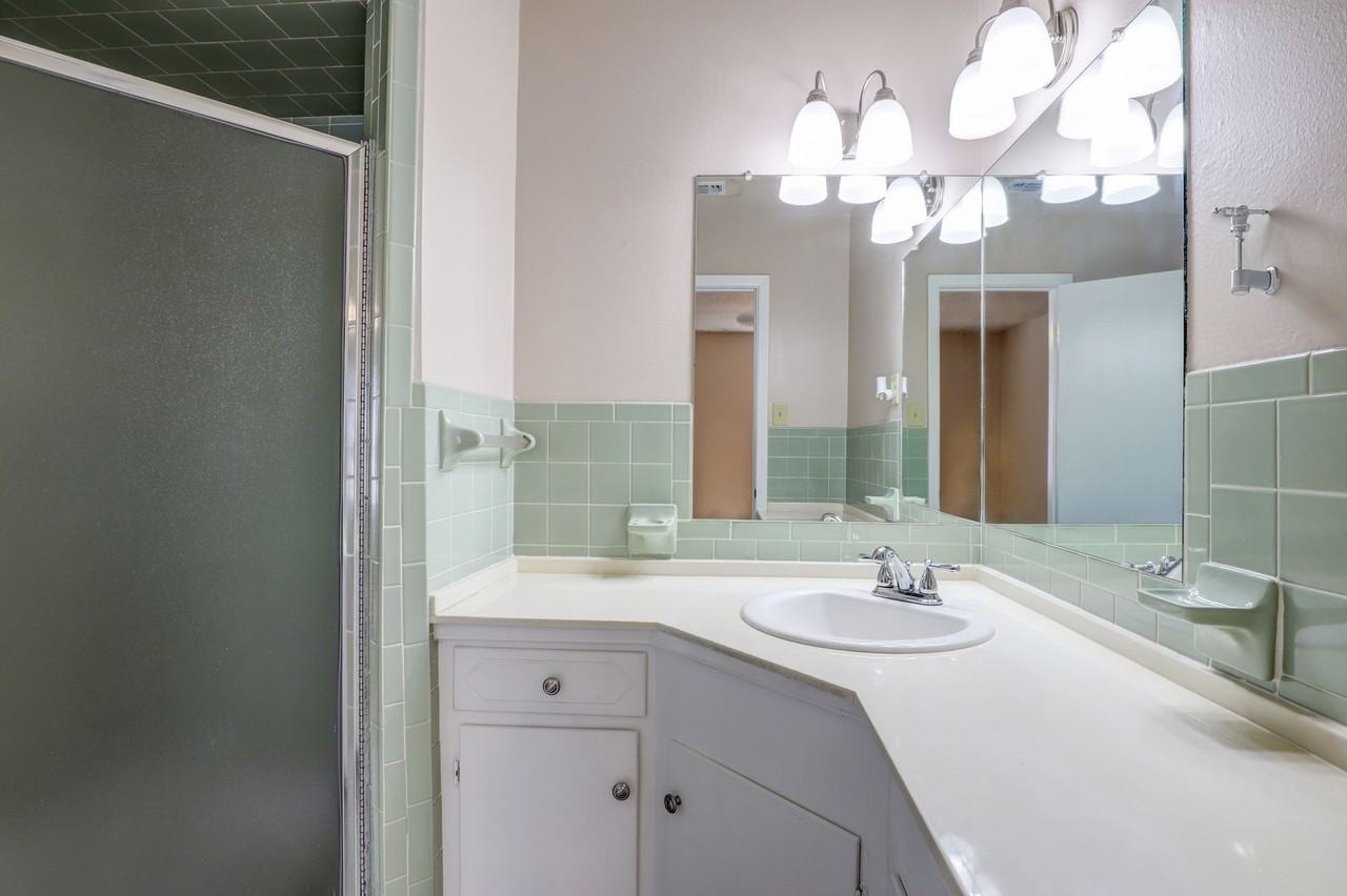 4005 Pecos St - Photo 7 of 12