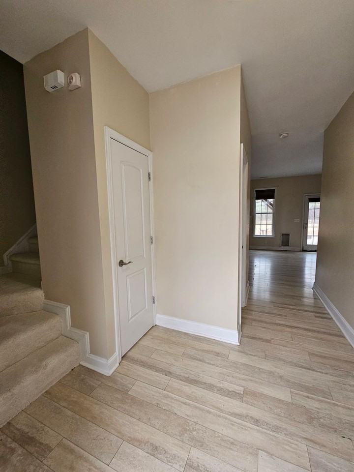 111 Palo Alto Park Dr - Photo 2 of 17