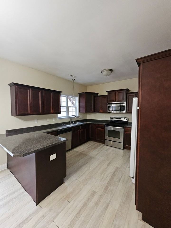 111 Palo Alto Park Dr - Photo 5 of 17