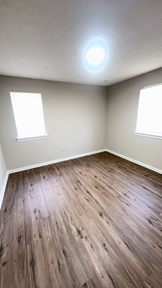 1531 Standridge St - Photo 4 of 7