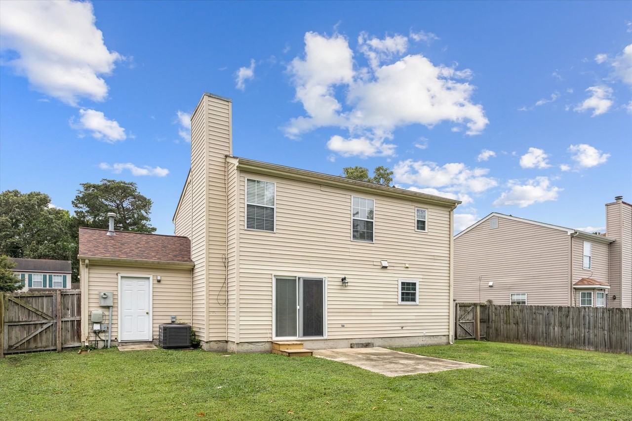 724 Galleon Dr - Photo 3 of 27