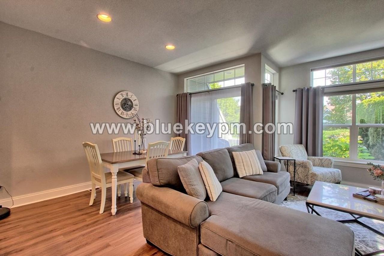 12207 Sw Meader Way - Photo 3 of 15