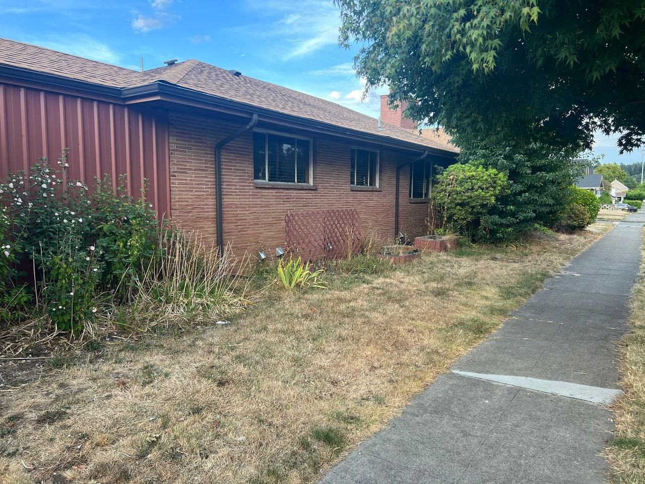 501 N Oak St - Photo 2 of 12