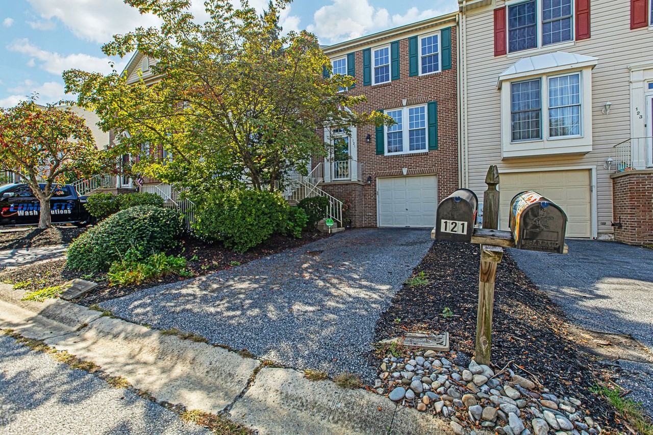 121 Steven Ln - Photo 2 of 46