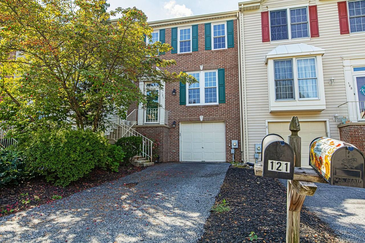 121 Steven Ln - Photo 3 of 46