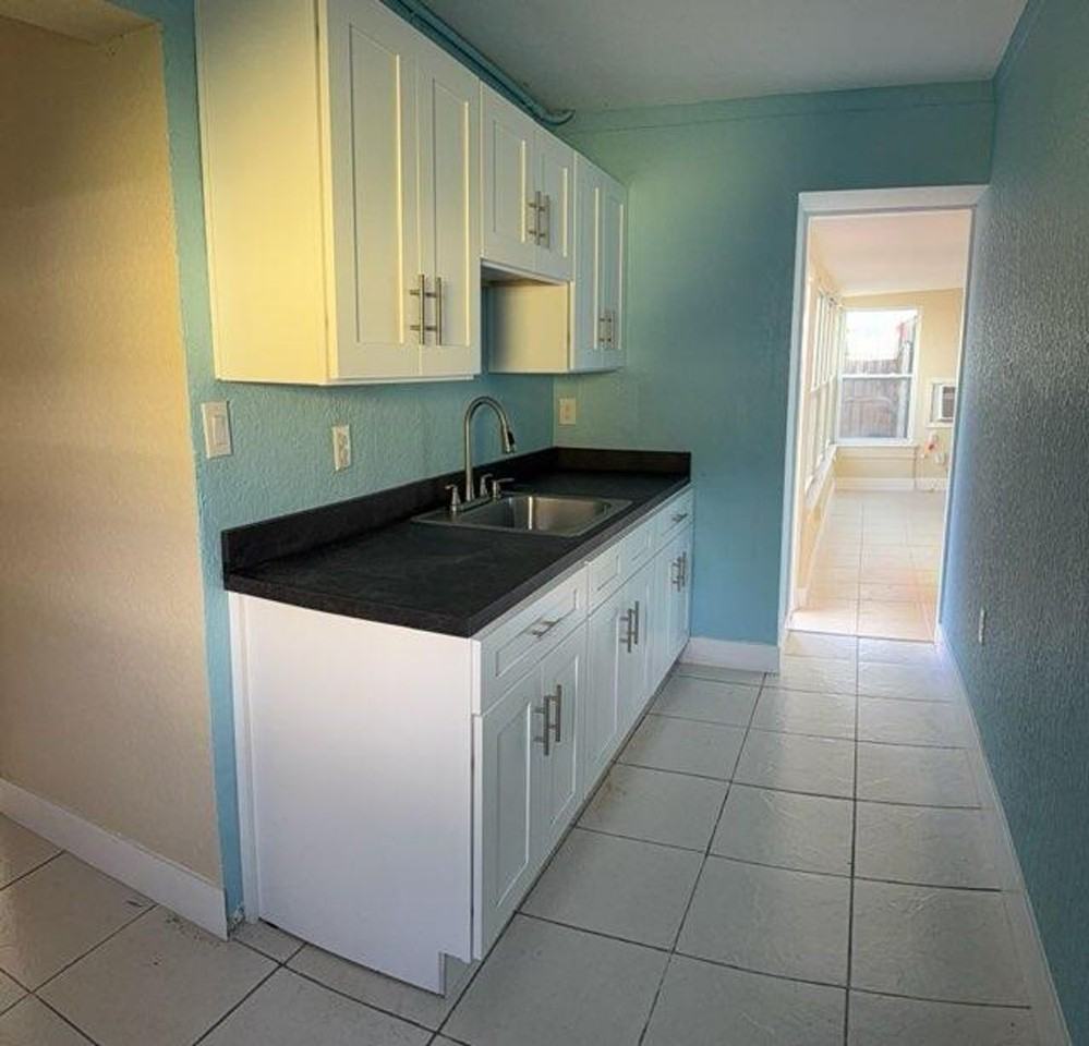 331 72nd Ave - Photo 3 of 9