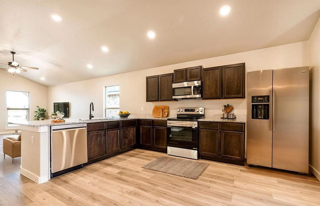 7222 35th Street - Photo 2 of 6