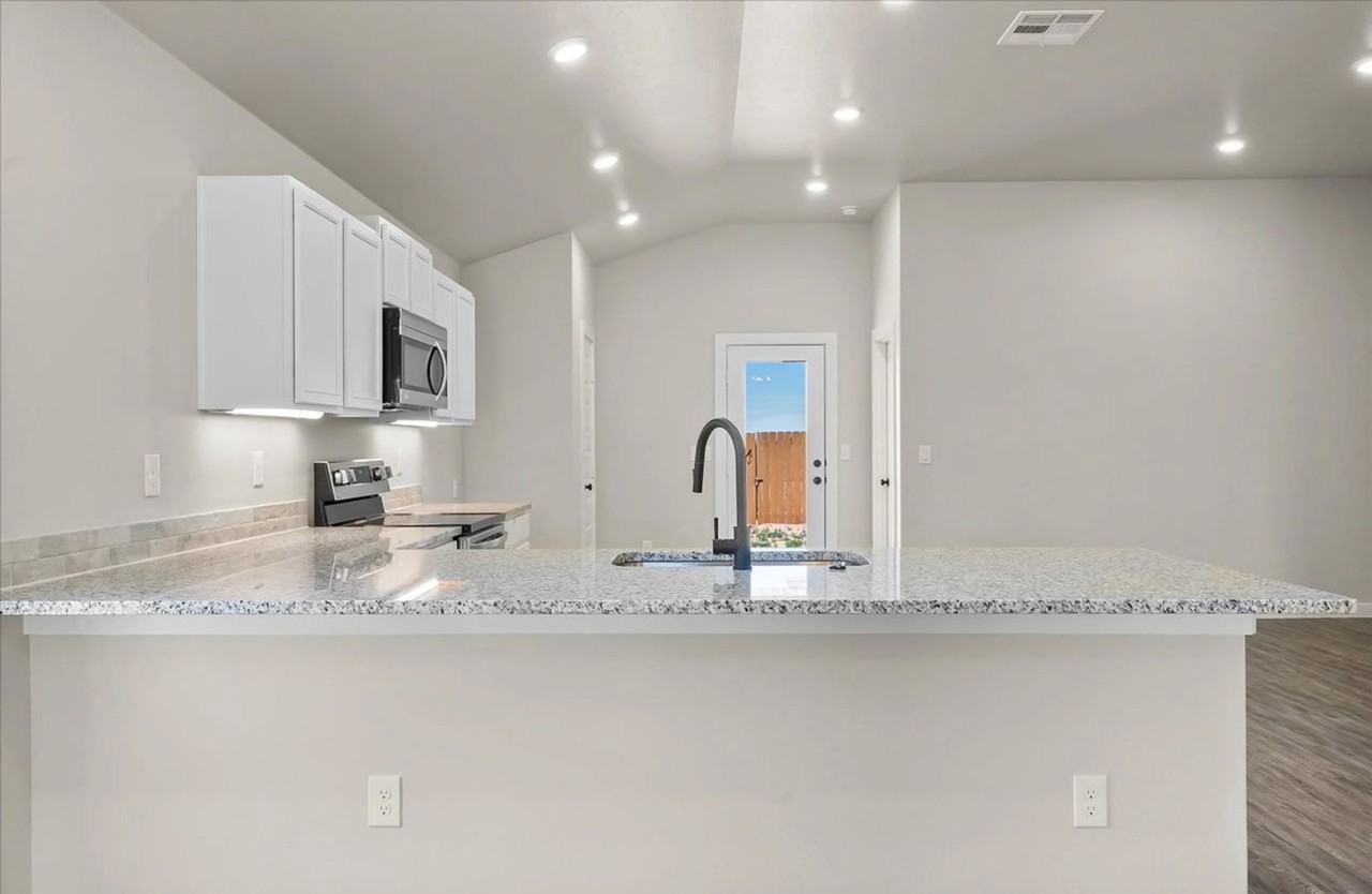 7222 35th Street - Photo 3 of 6