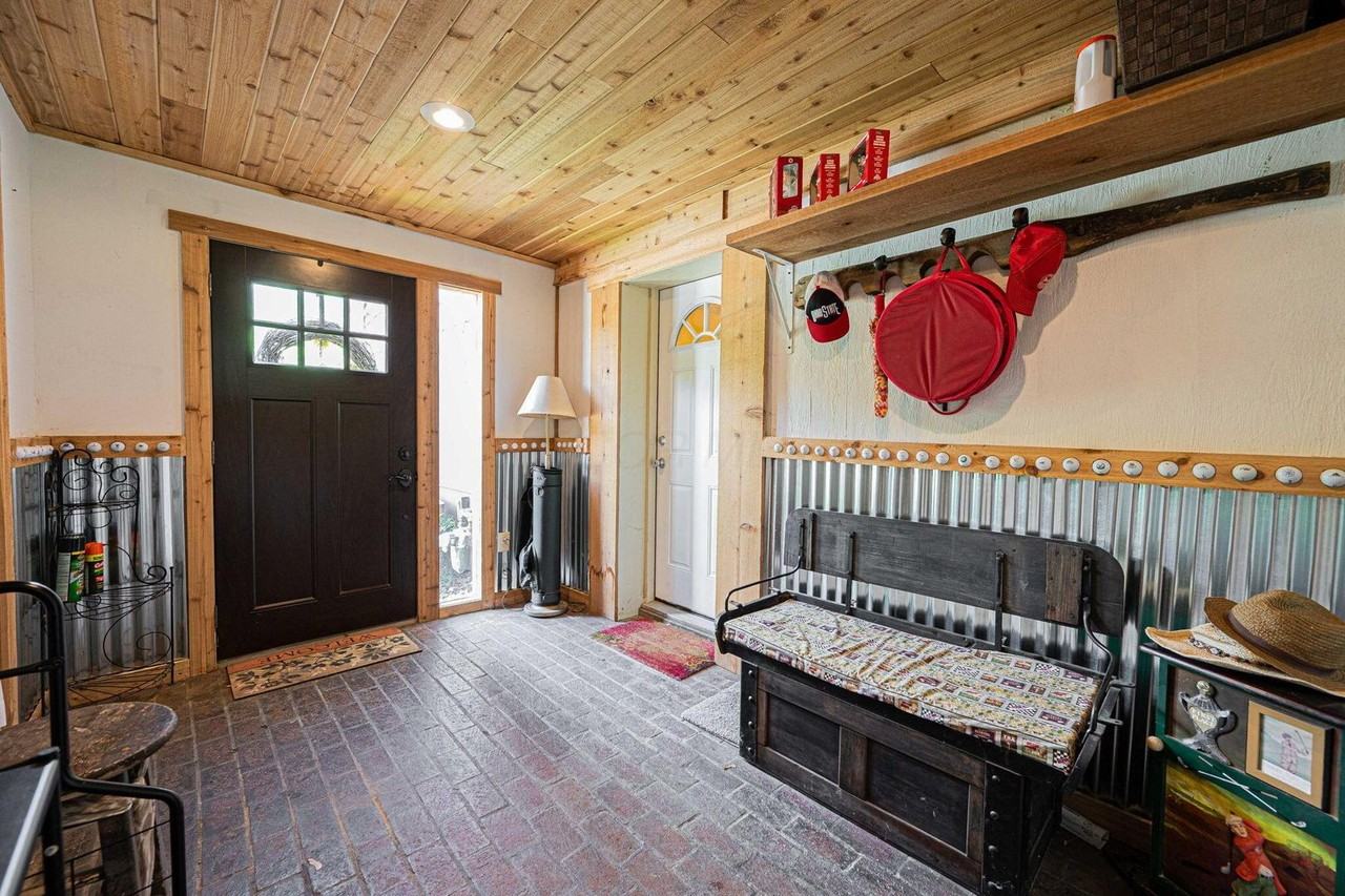 10726 Columbus Ave - Photo 2 of 27