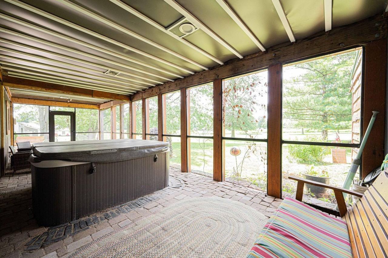 10726 Columbus Ave - Photo 3 of 27