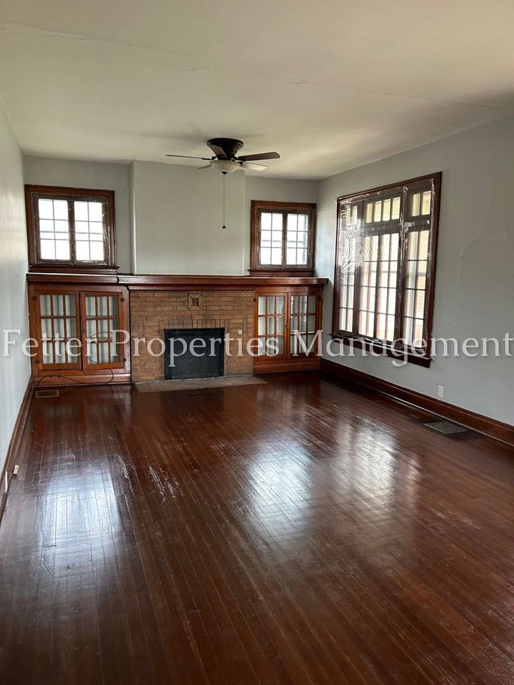 3616 Stringtown Rd - Photo 5 of 35