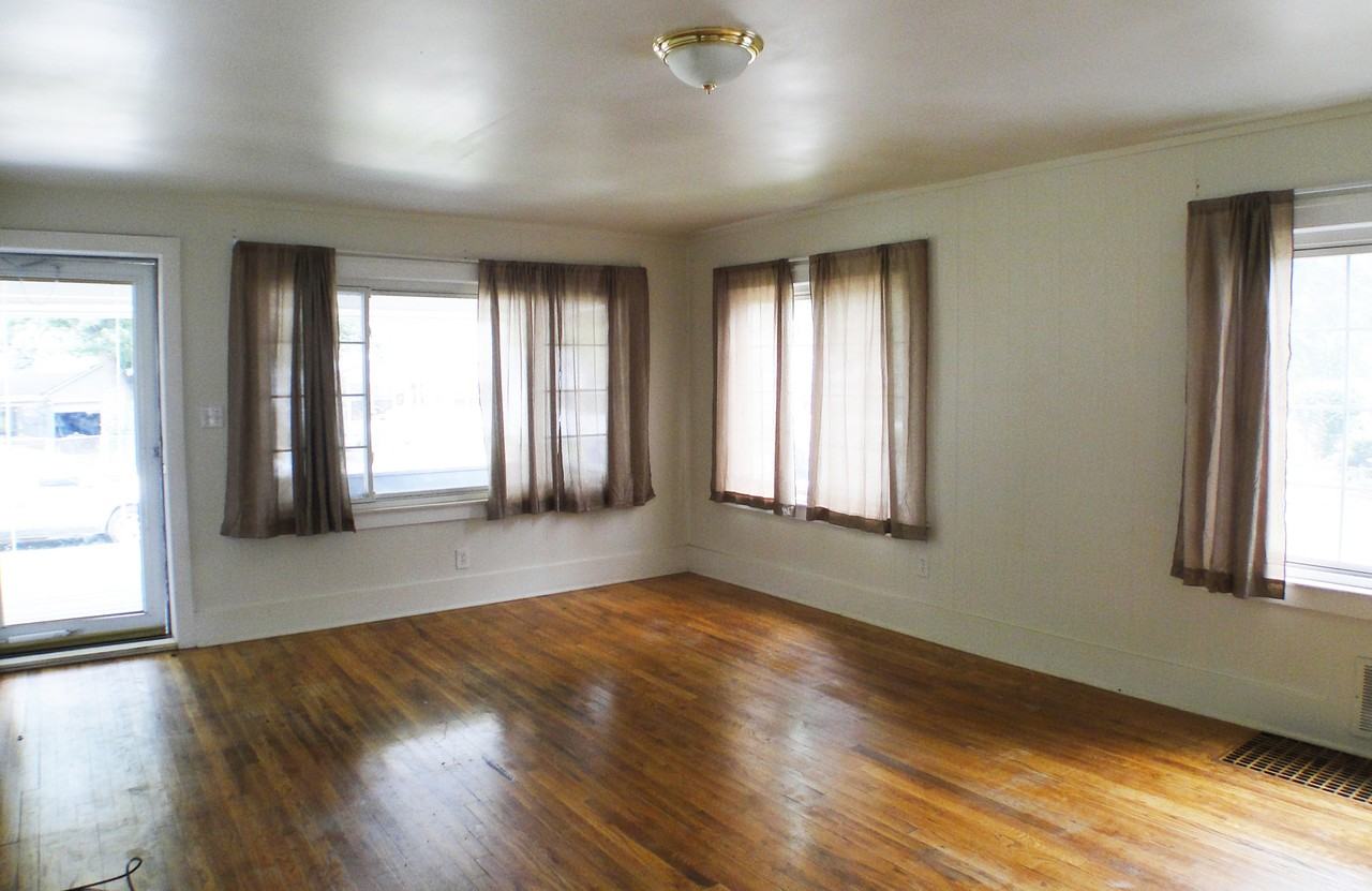 35323 Sheridan St - Photo 2 of 15