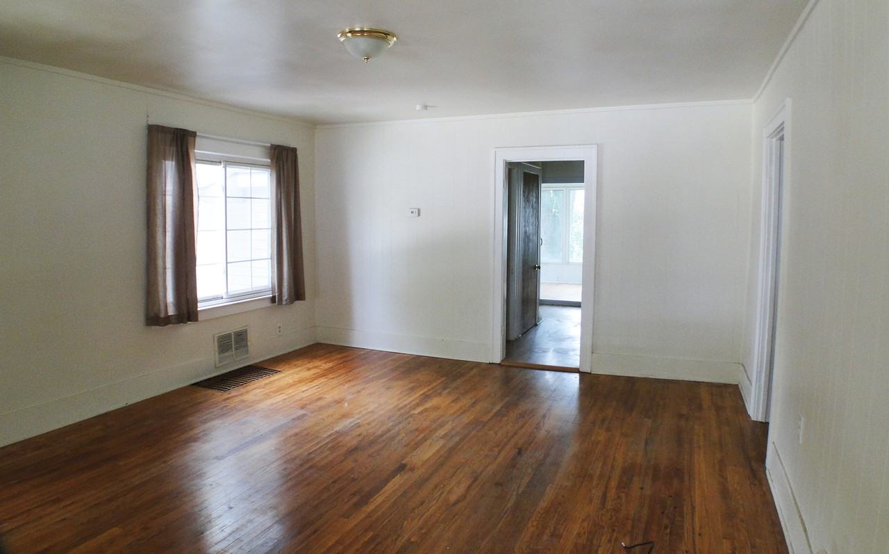 35323 Sheridan St - Photo 3 of 15