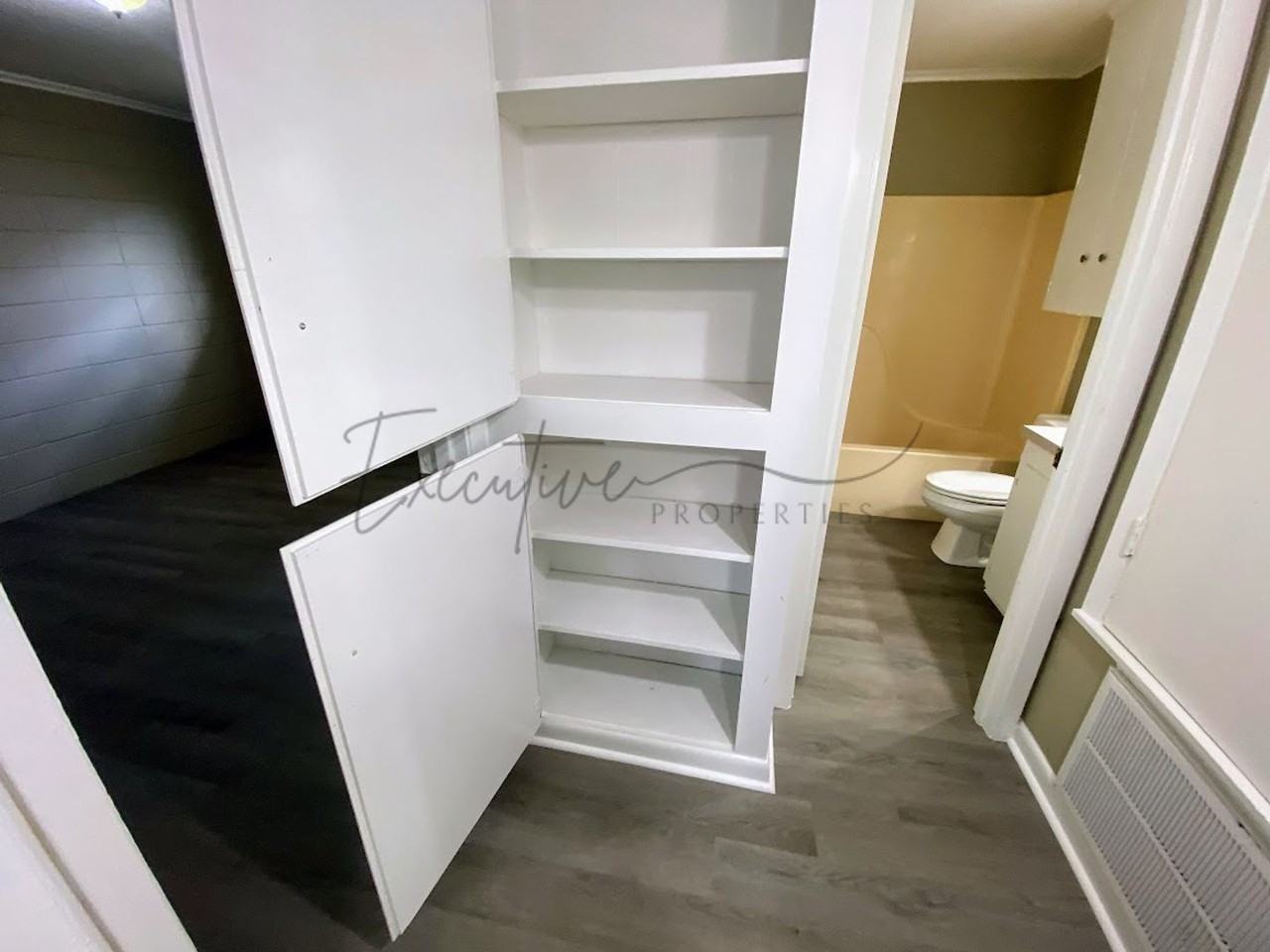 419 Clarence St #4 - Photo 6 of 13