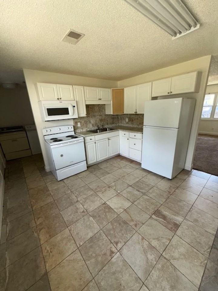 904 Judson St - Photo 3 of 8