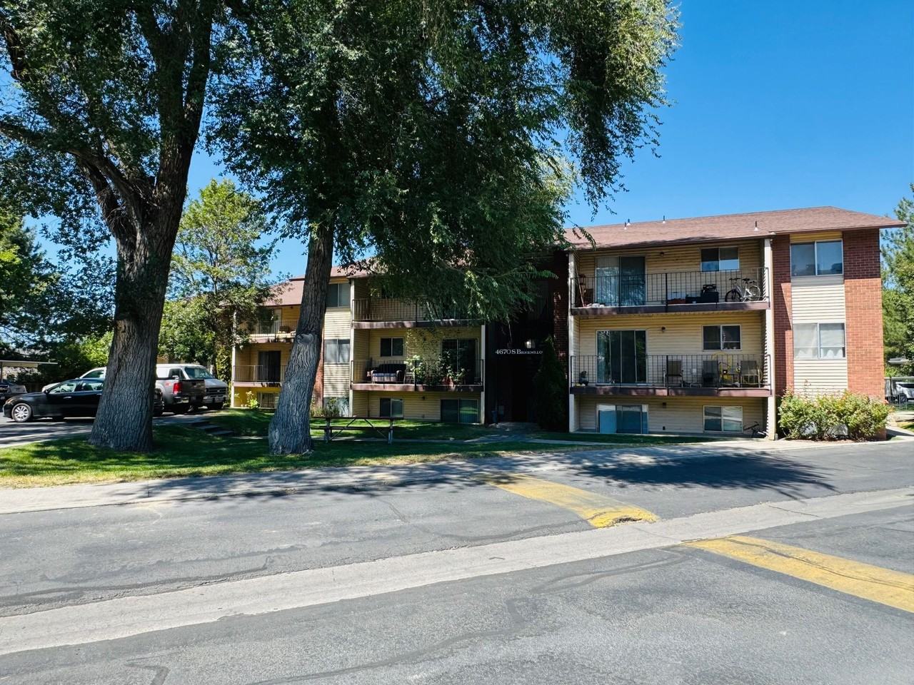 4693 South Brookwillow Cove - Photo 6 of 9