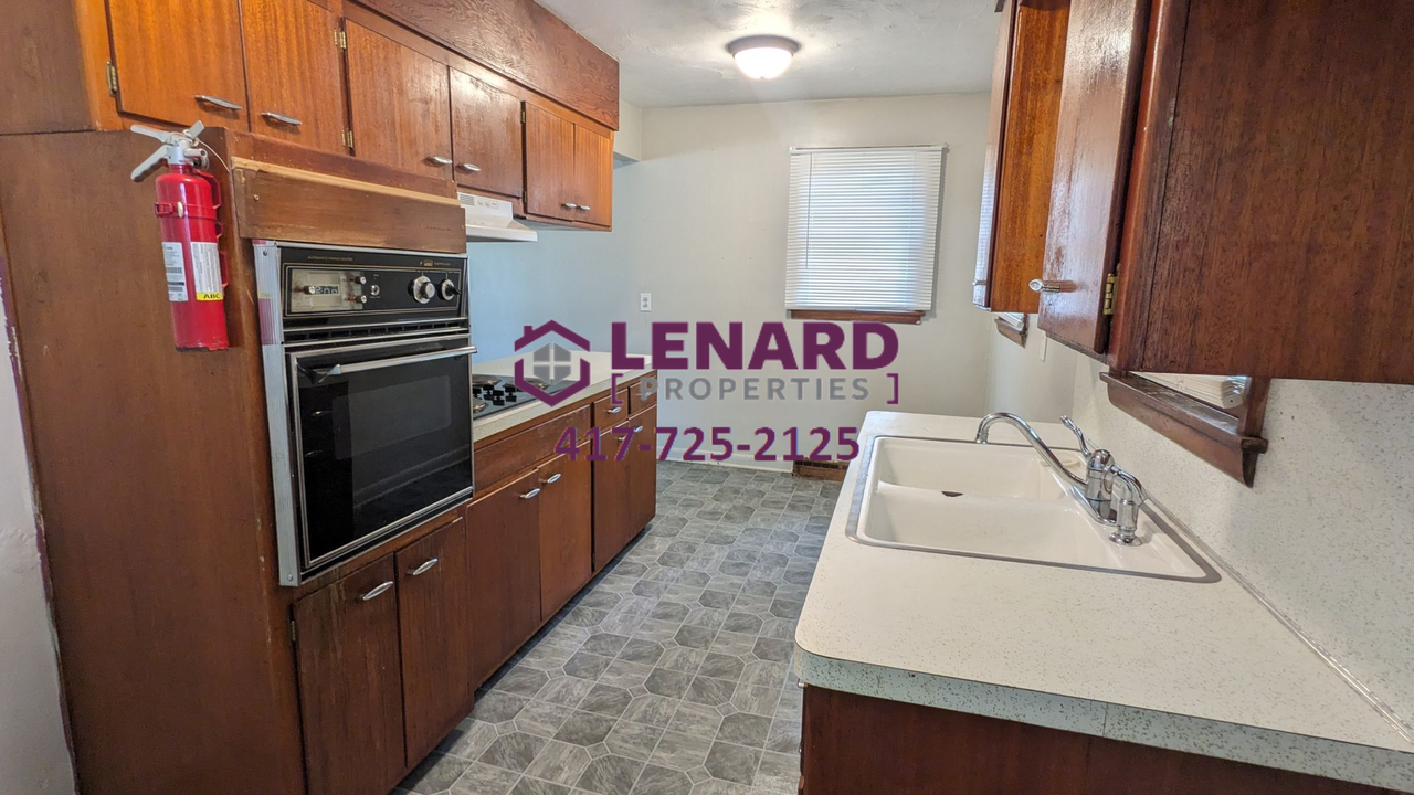 241 East Jefferson Street - Photo 3 of 16