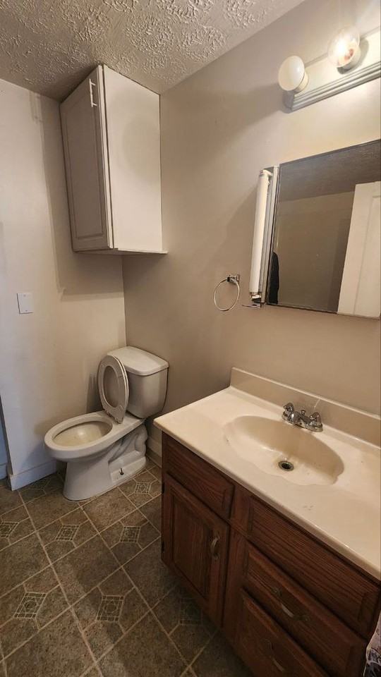 1028 W 5th St - Photo 2 of 8