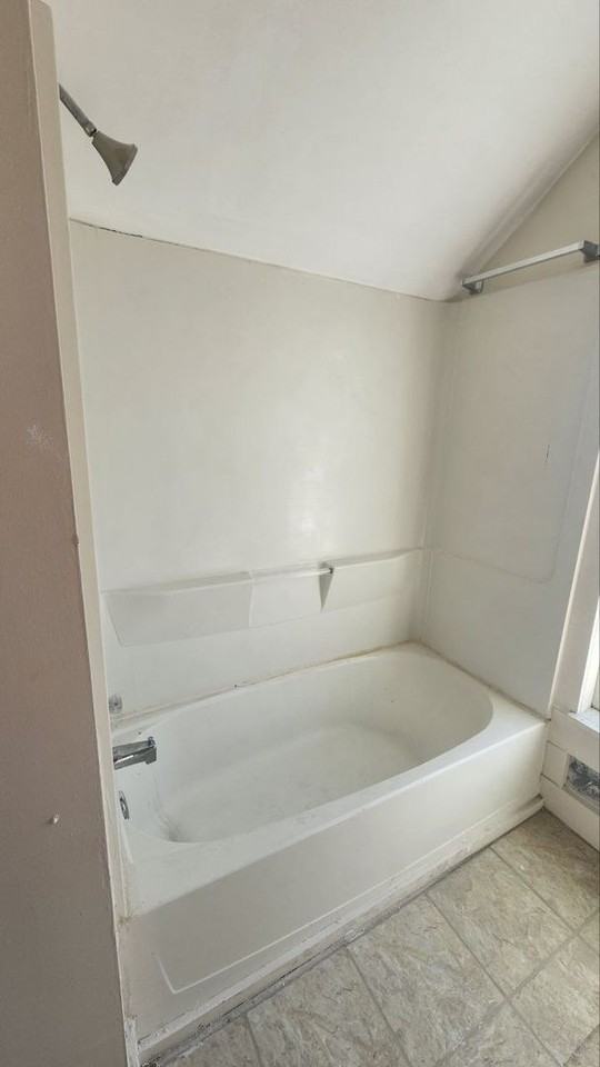 1028 W 5th St - Photo 4 of 8