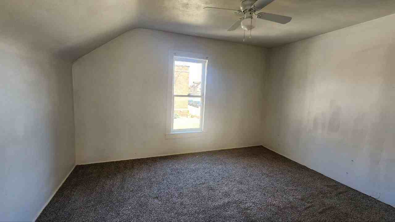 1028 W 5th St - Photo 5 of 8