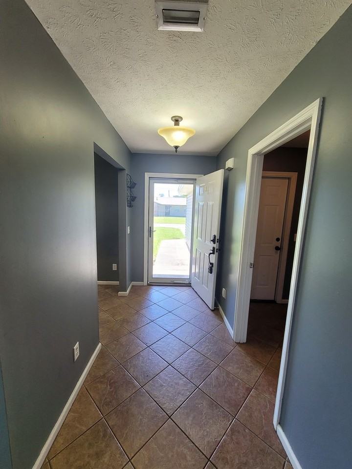 276 Orinda St - Photo 2 of 28