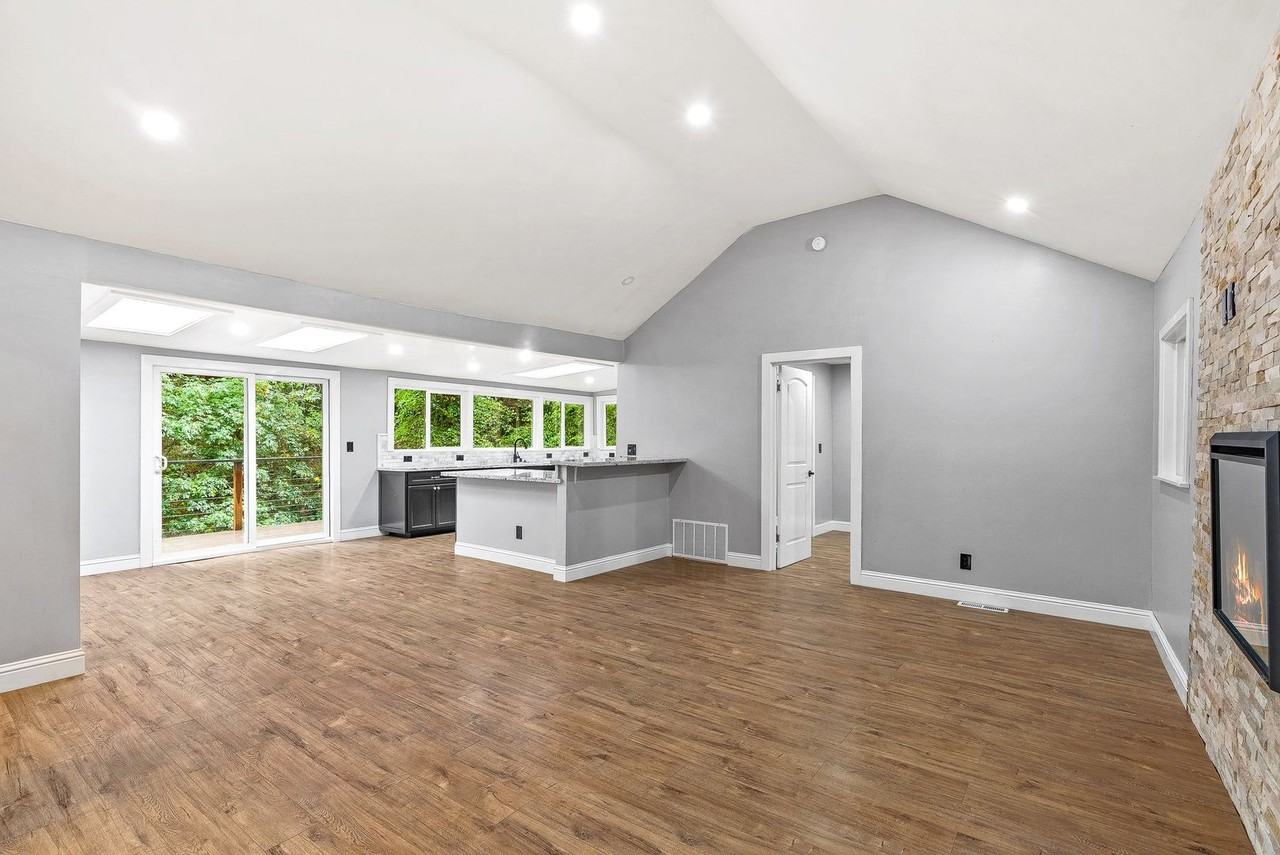 560 River Rd - Photo 2 of 35