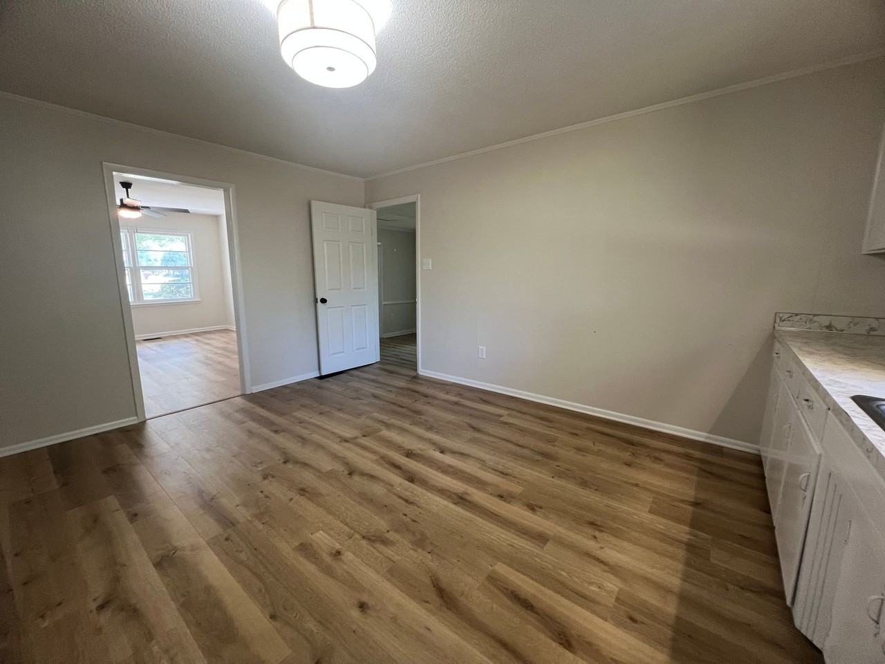 1811 Battleground Dr - Photo 7 of 17