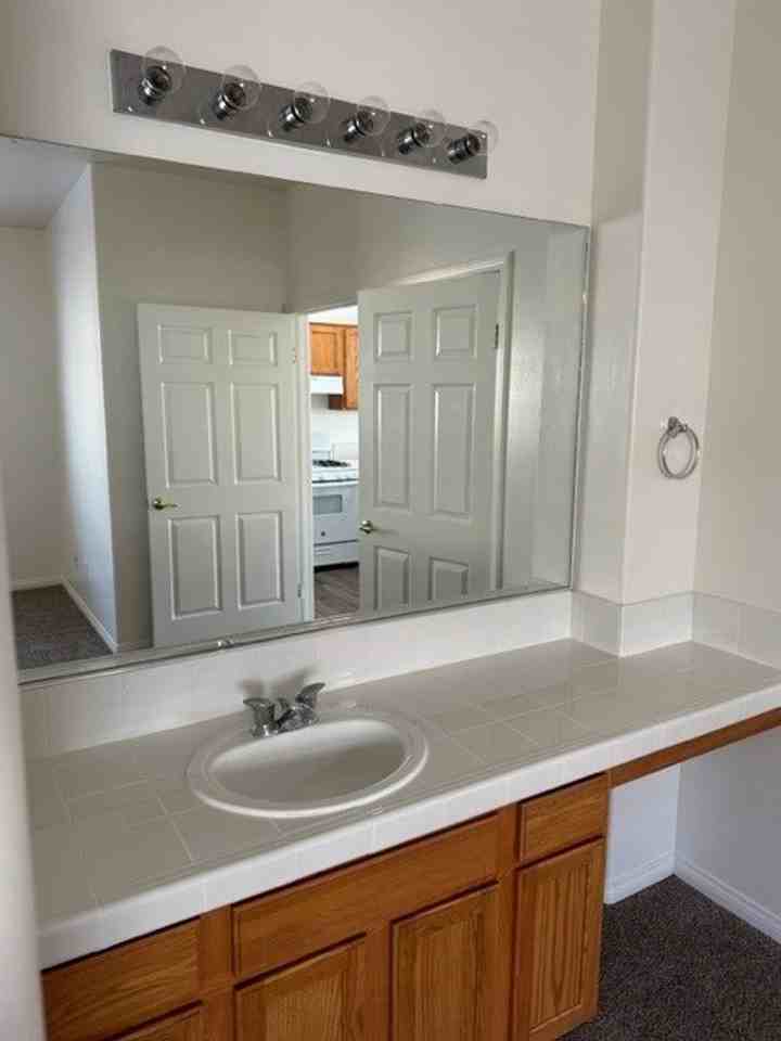 536 Yellow Meadow Court Bakersfield, CA 93308 - Photo 6 of 13