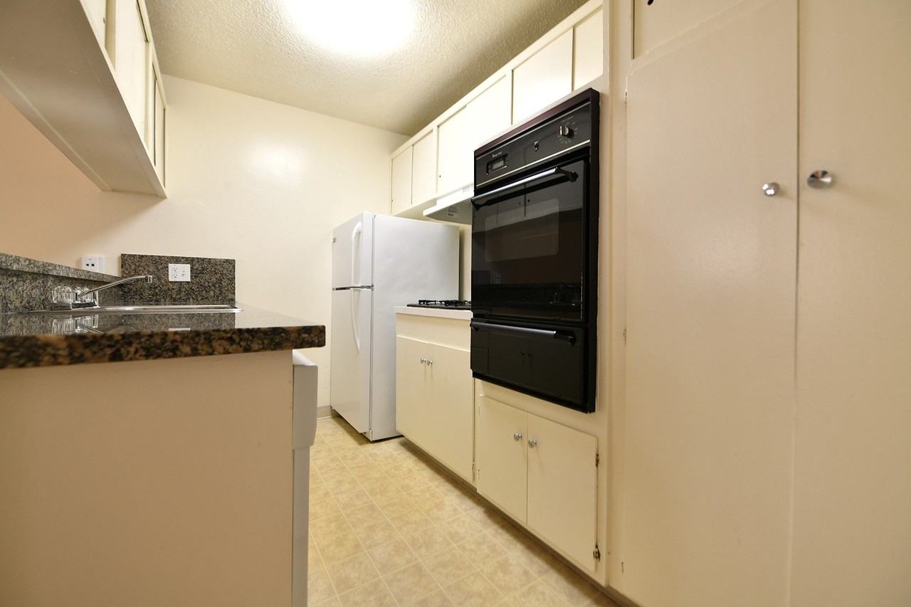 1551 Madison St - Photo 7 of 27