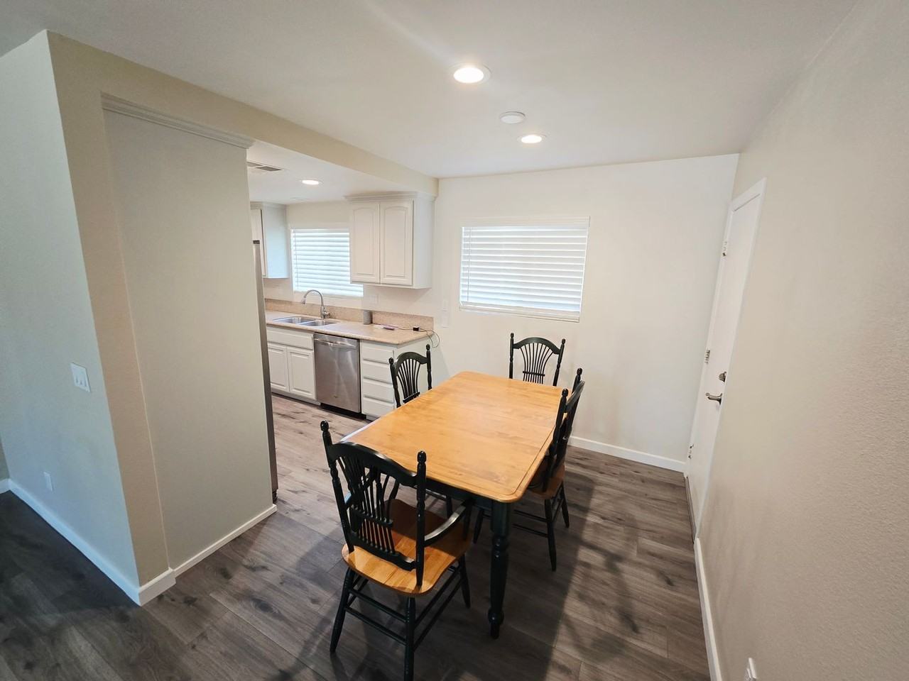 7058 Hanford Ave - Photo 3 of 11