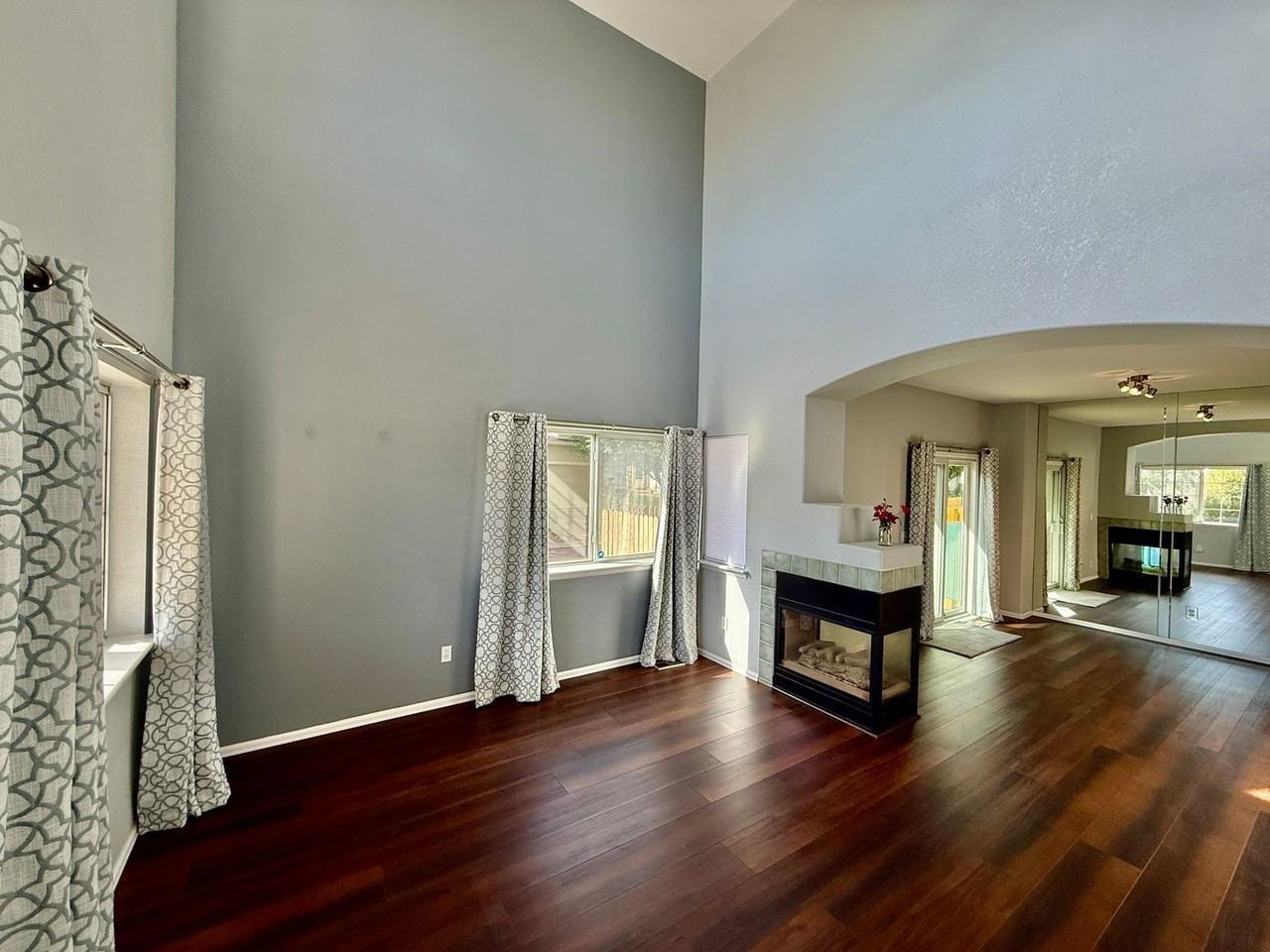 1053 Samuel Pt - Photo 3 of 21