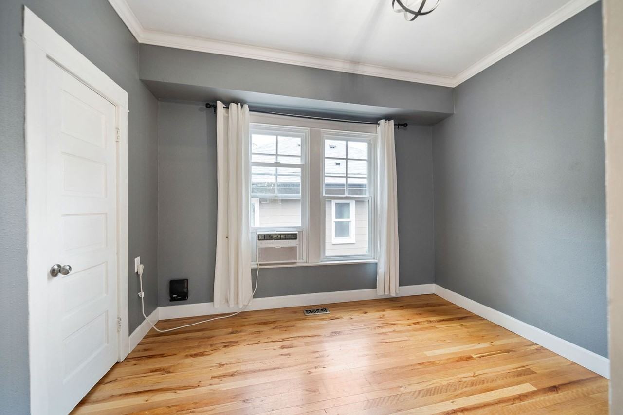 1241 Ne 74th Ave - Photo 7 of 27