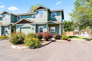 featured image of 1560 Sw Reindeer Ave