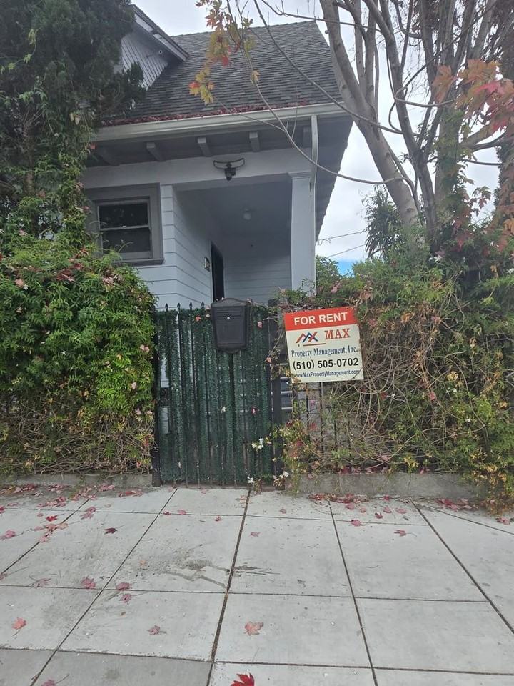 1302 E 19th St - Photo 2 of 10