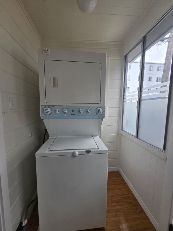 1302 E 19th St - Photo 5 of 10