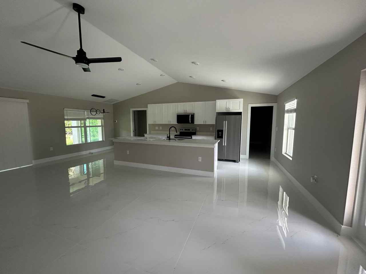 3433 Ne 11th Pl - Photo 2 of 23