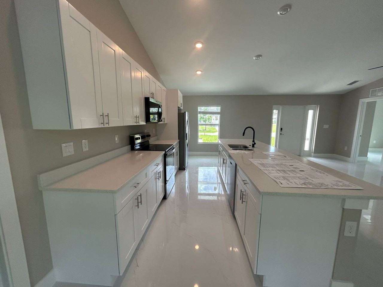 3433 Ne 11th Pl - Photo 3 of 23