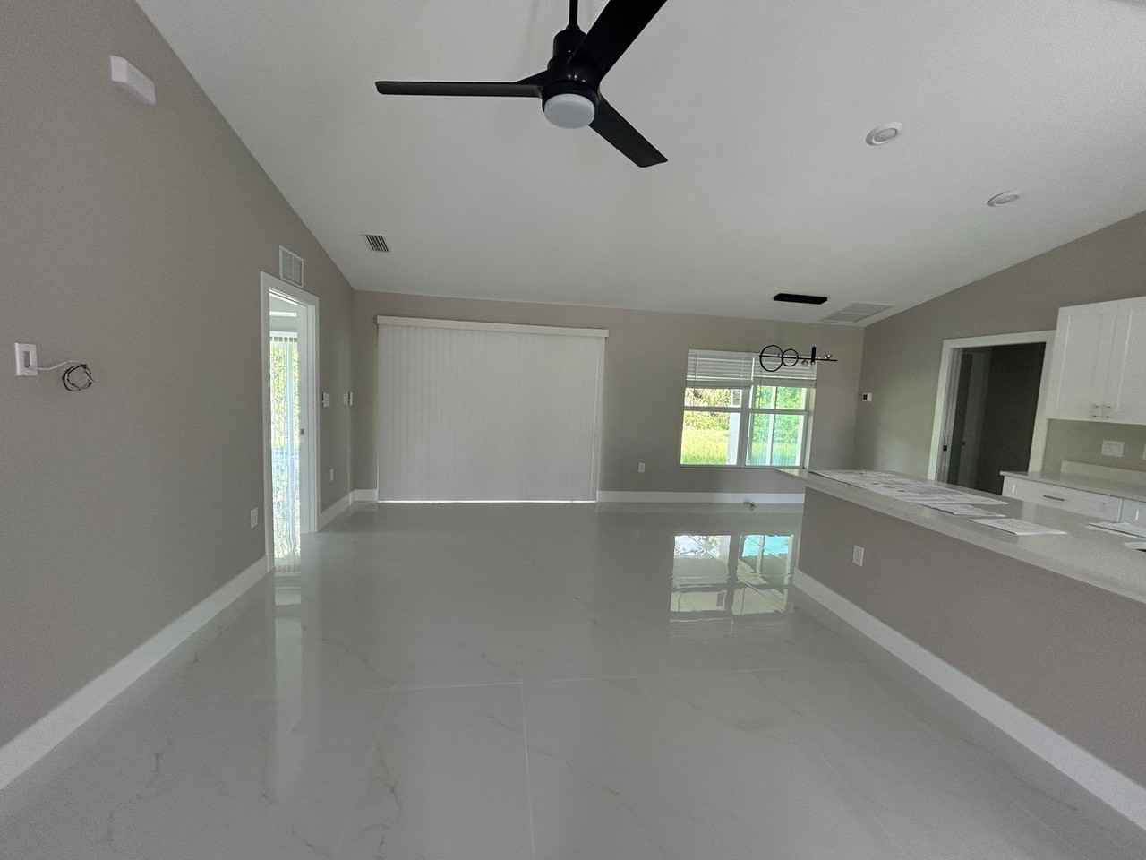 3433 Ne 11th Pl - Photo 4 of 23