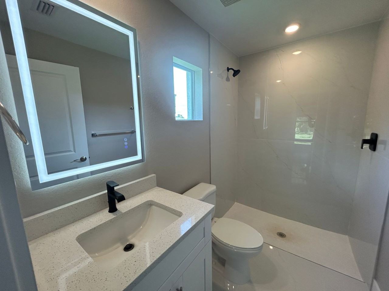 3433 Ne 11th Pl - Photo 7 of 23