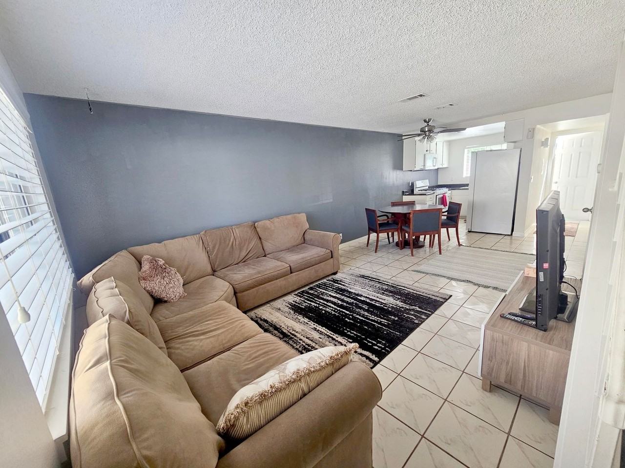 5140 North River Road #B - Photo 2 of 14