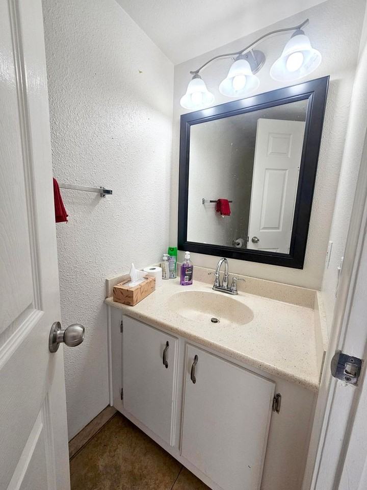 5140 North River Road #B - Photo 6 of 14