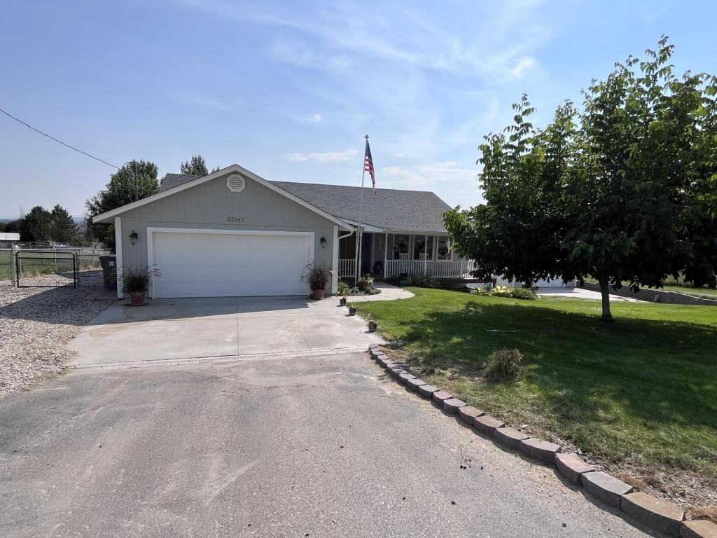 22563 Hanley Dr - Photo 3 of 28