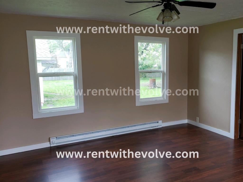 312 S Madison St - Photo 3 of 14