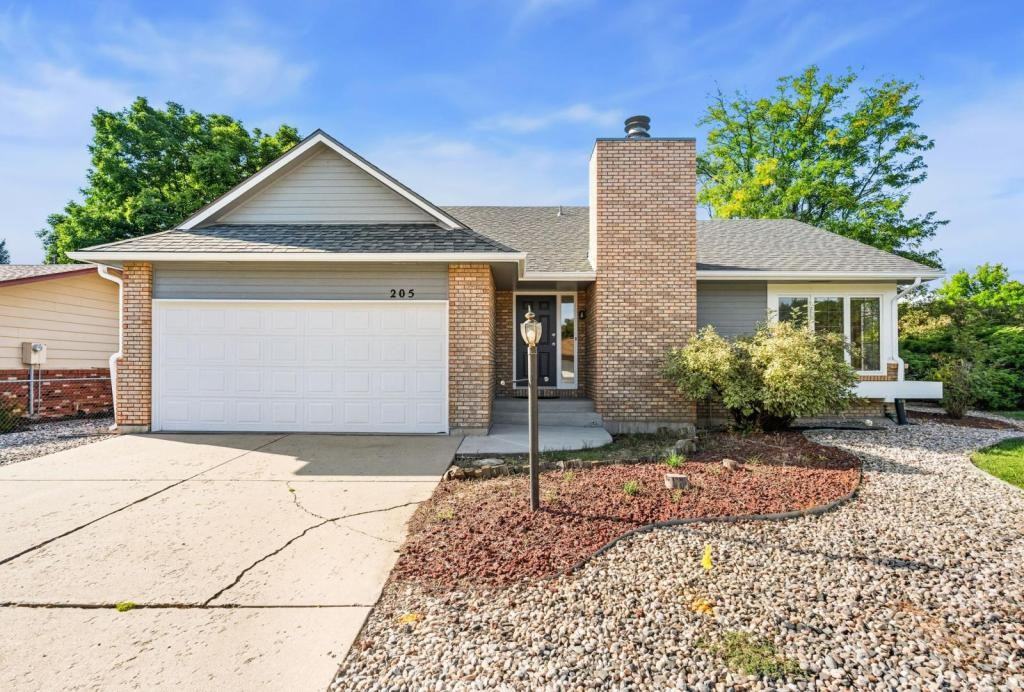 205 Kathryn Dr - Photo 2 of 22