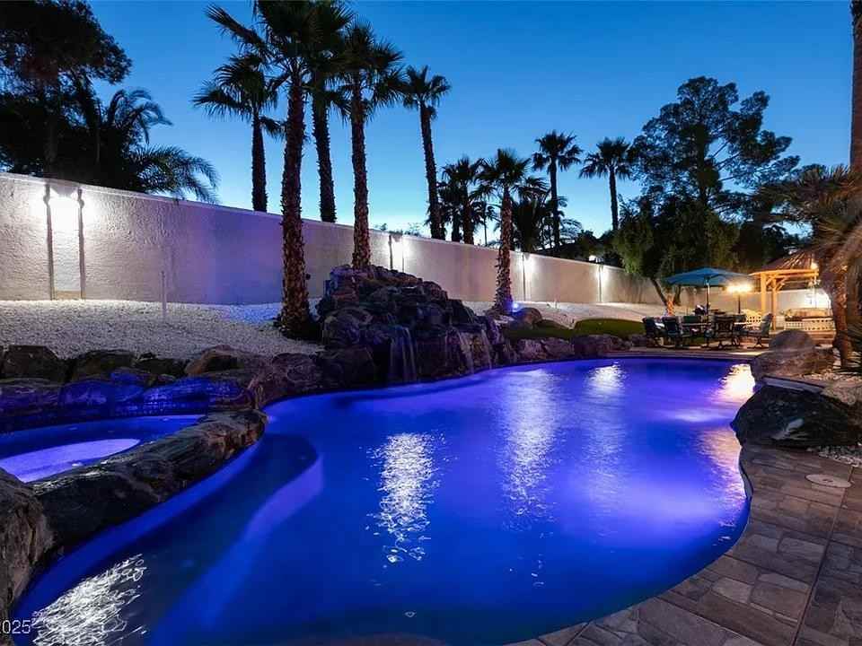 2101 Diamond Bar Dr - Photo 2 of 50