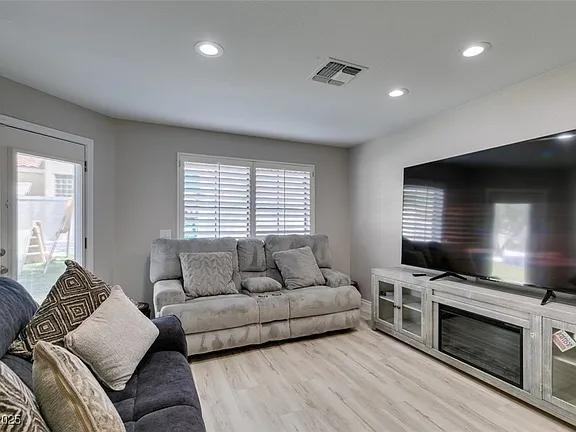 2101 Diamond Bar Dr - Photo 3 of 50